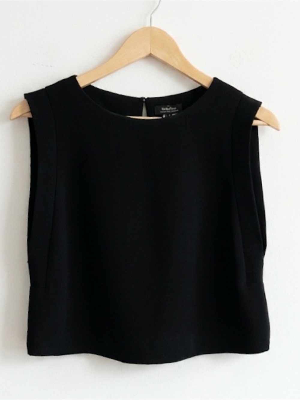 Babaton Aritzia Black Cropped Crepe Blouse Small Minimalist Quiet Luxury